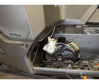 Снегоход BRP (БРП) SKI-DOO Skandic SE 600R E-ТЕС 20“, 2026 Серый